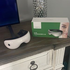 NWT Vortix Eye Massager 2.0